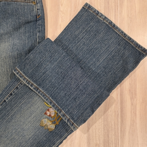 a.n.a. A New Approach Embroidered Floral Boho Womens Bootcut Jeans Size 10 Denim - Picture 6 of 14